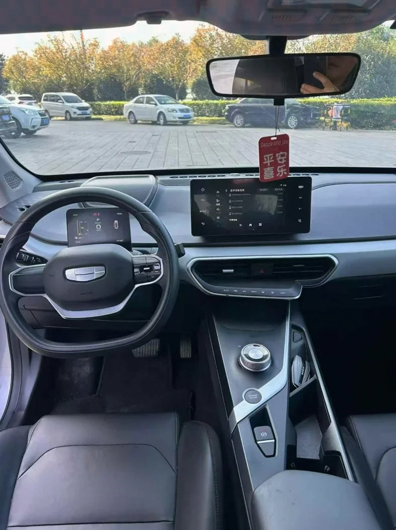 吉利几何 后面外观一