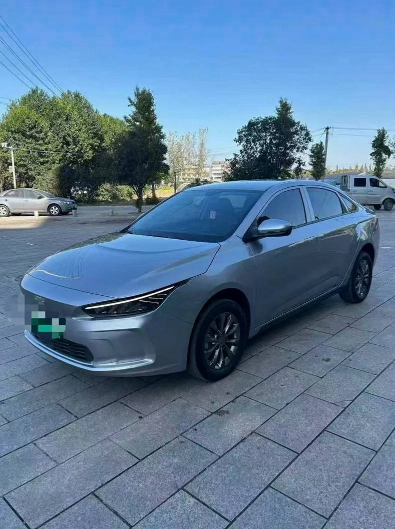 吉利几何 正面外观二