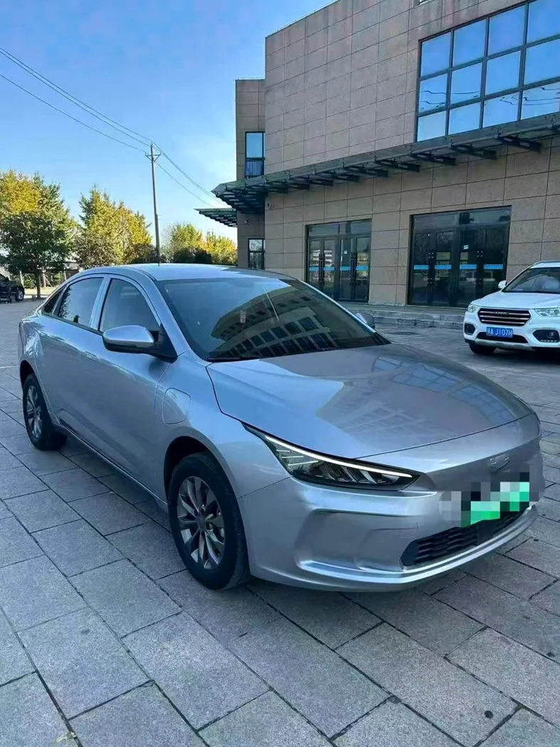 吉利几何 正面外观三