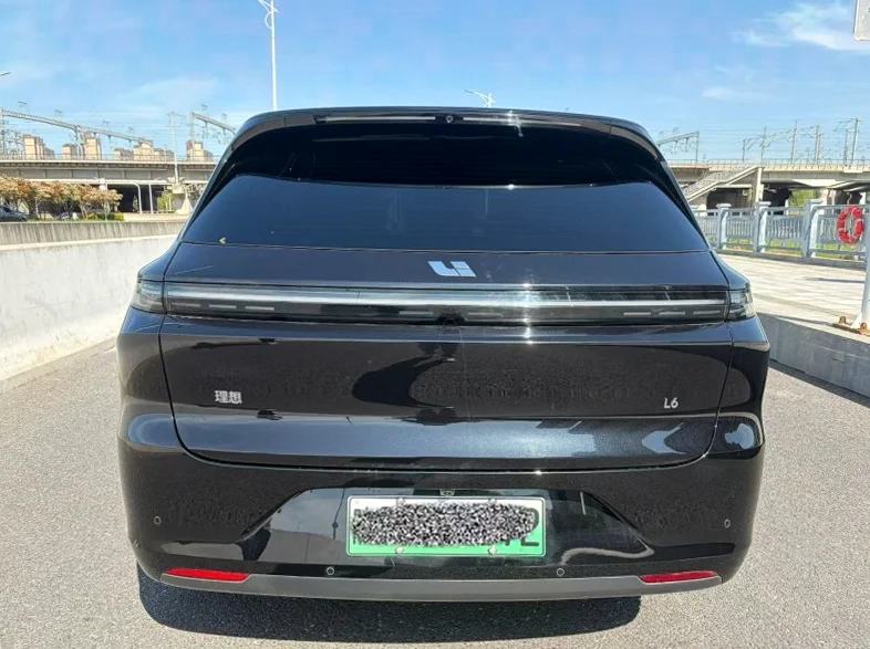 理想L6 后面外观一