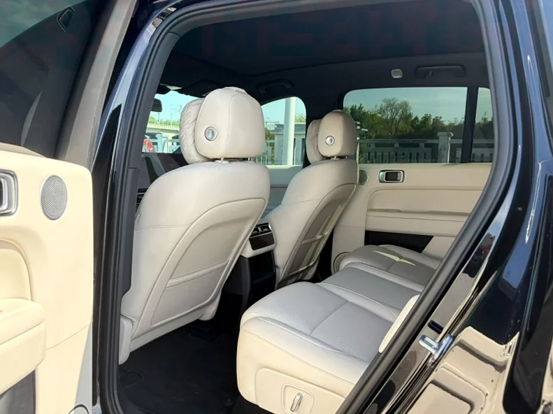 理想L6 后面外观三