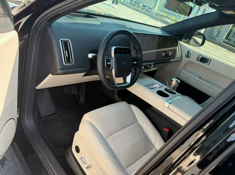 理想L6 内饰后排