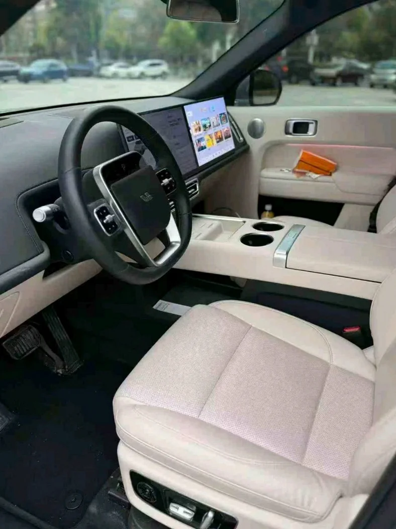 理想L8 后面外观二