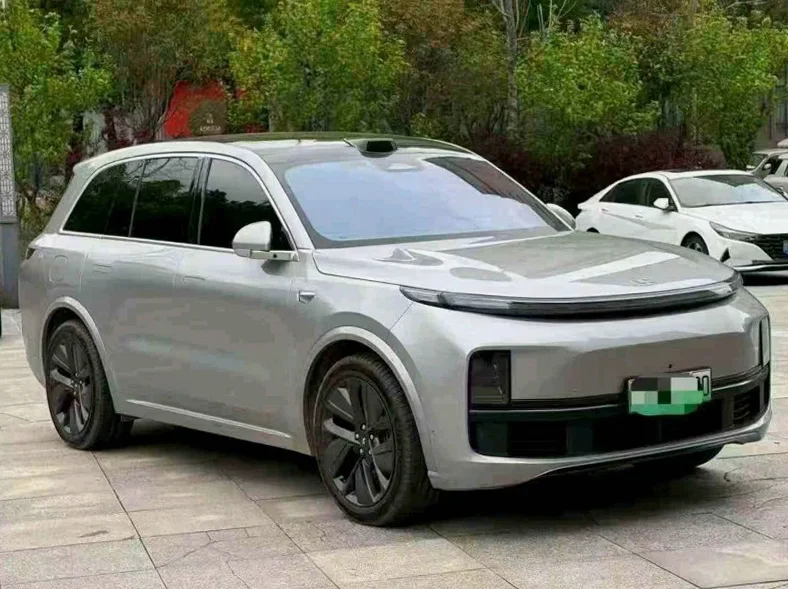 理想L8 正面外观二