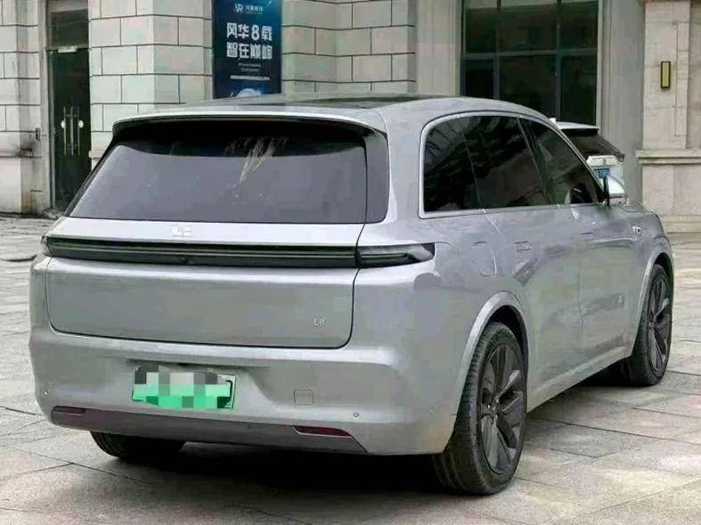 理想L8 内饰后排