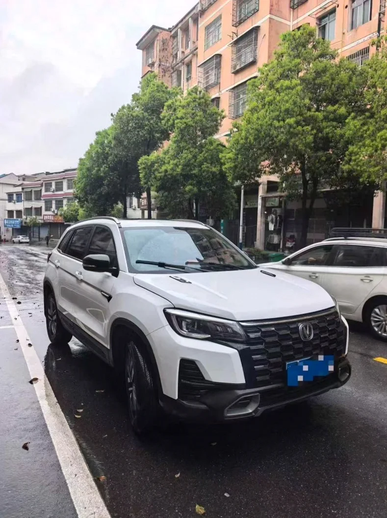 长安汽车CS75 正面外观二