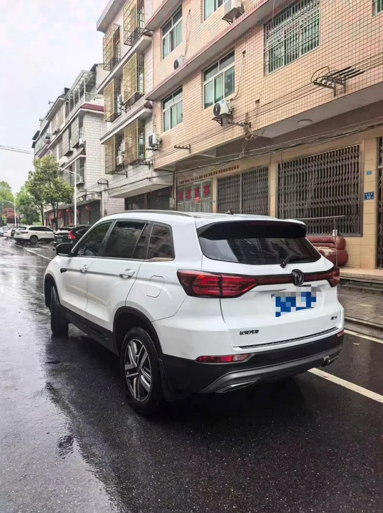 长安汽车CS75 后面外观三