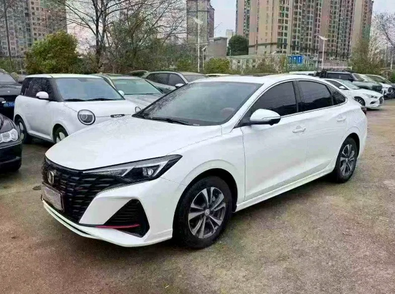 长安汽车逸动 正面外观三