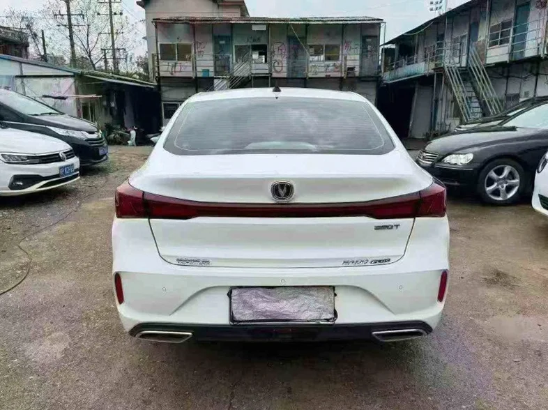 长安汽车逸动 驾驶室