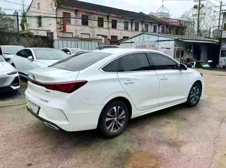 长安汽车逸动 内饰后排