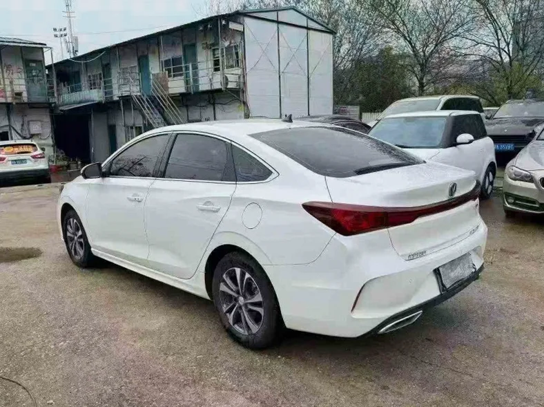 长安汽车逸动 内饰前排