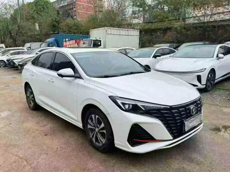 长安汽车逸动 正面外观二