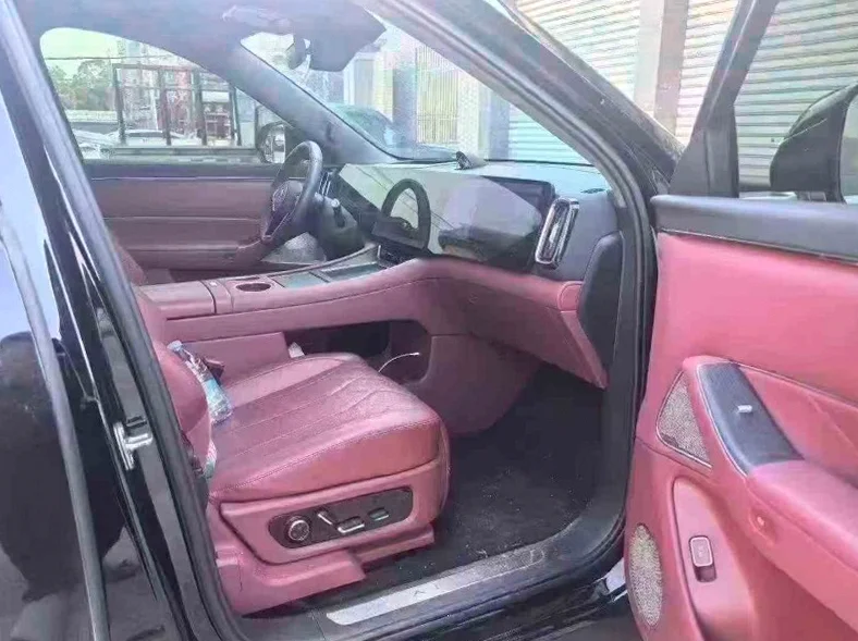 华为智选问界 后面外观三