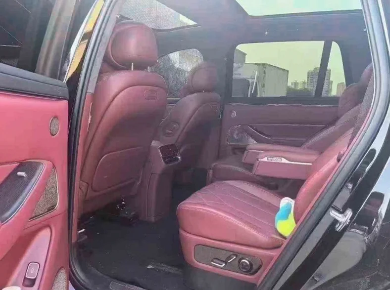 华为智选问界 后面外观二