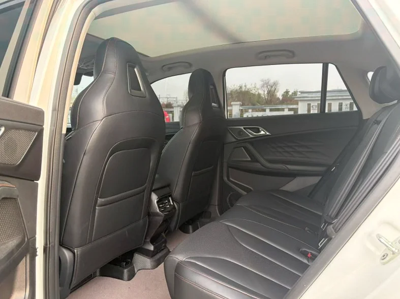 荣威RX5 内饰前排