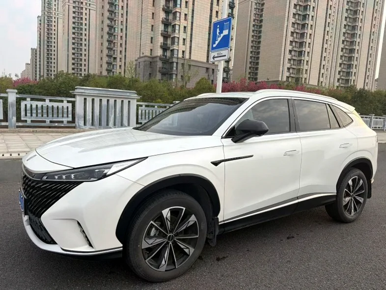 荣威RX5 正面外观二