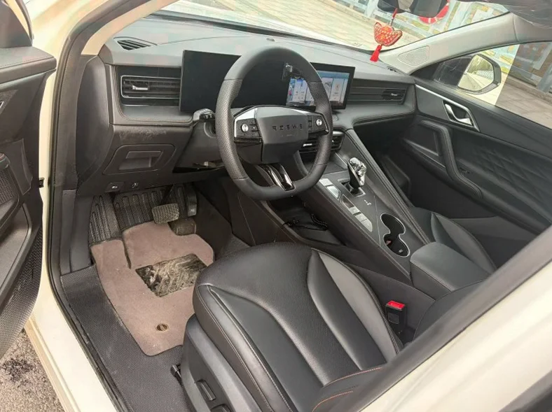 荣威RX5 内饰后排