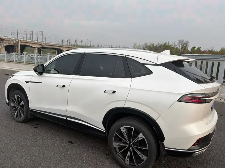 荣威RX5 后面外观三