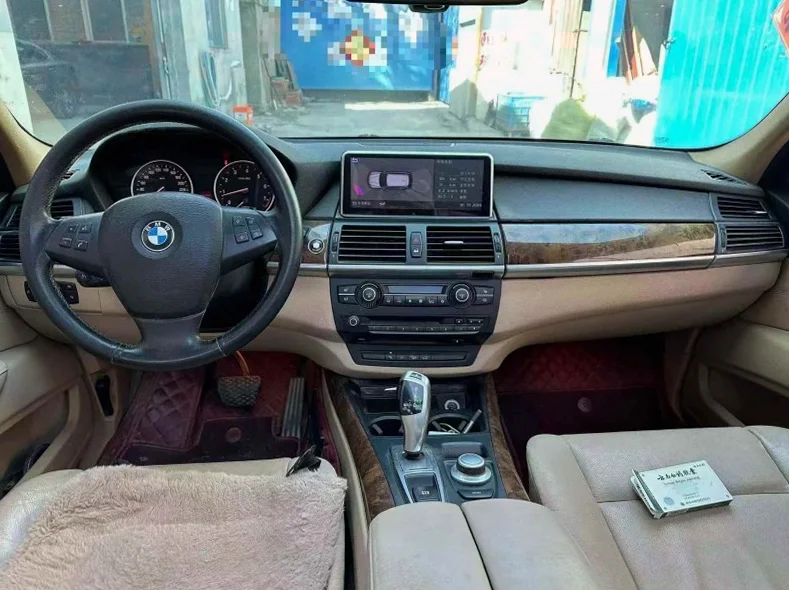 宝马X5 后面外观二