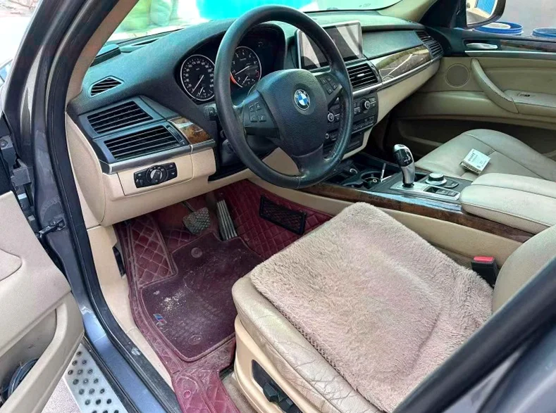 宝马X5 后面外观一