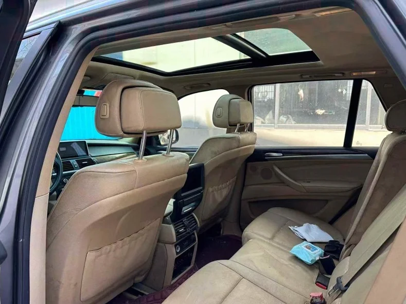 宝马X5 后面外观三