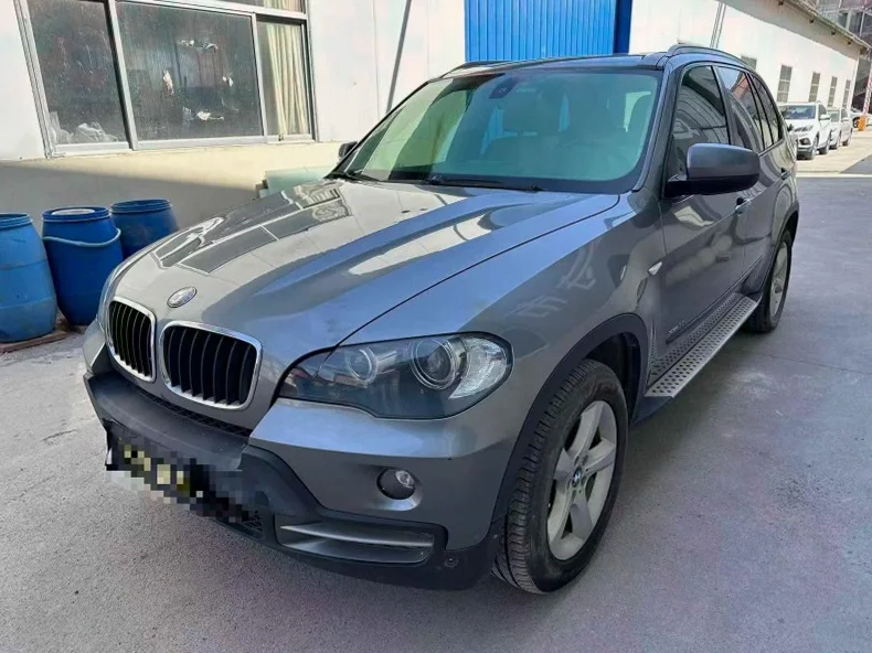 宝马X5 正面外观三