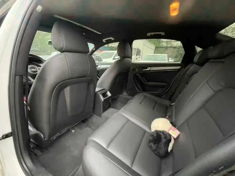 奥迪A4L 后面外观二