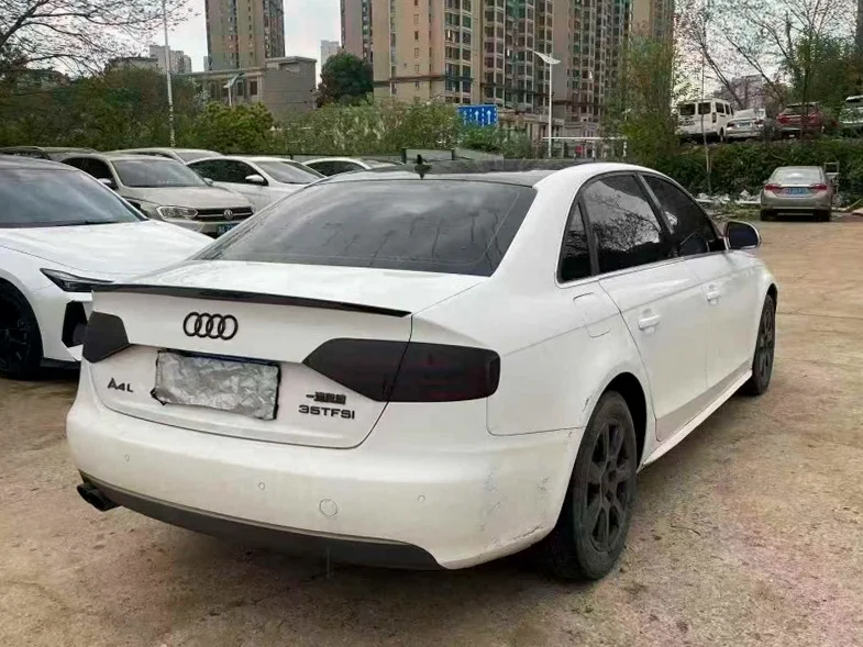 奥迪A4L 内饰后排