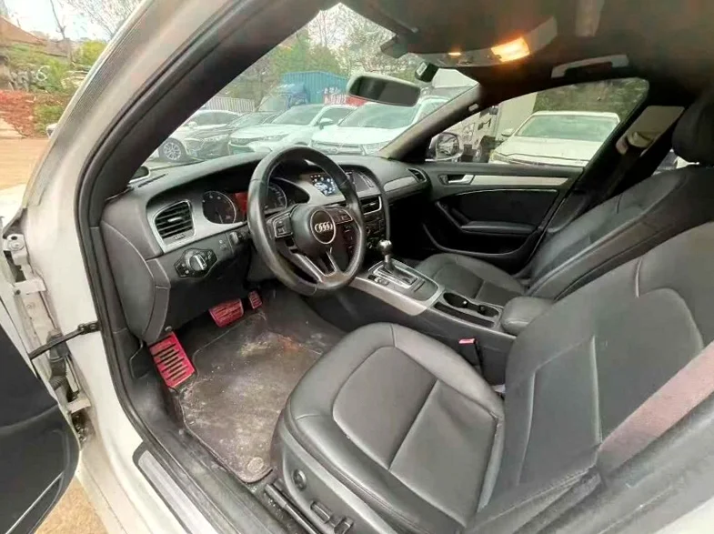 奥迪A4L 后面外观一