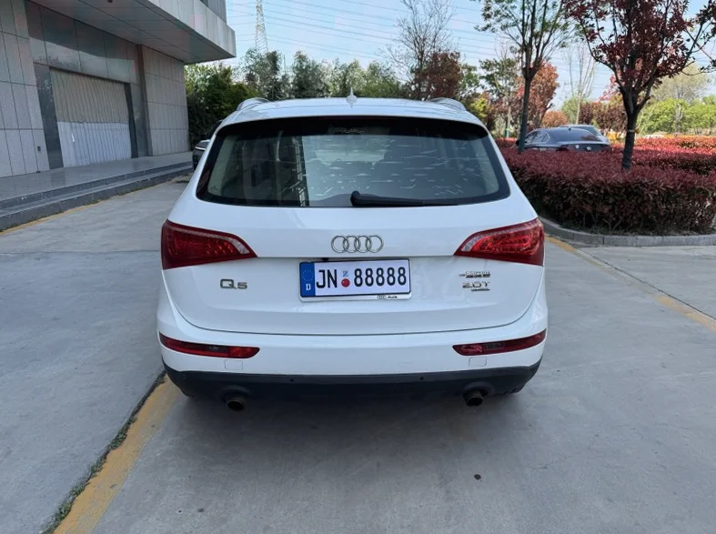 奥迪Q5 后面外观一