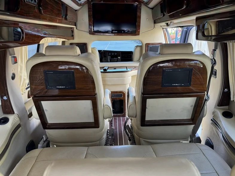 GMC商务之星 内饰前排