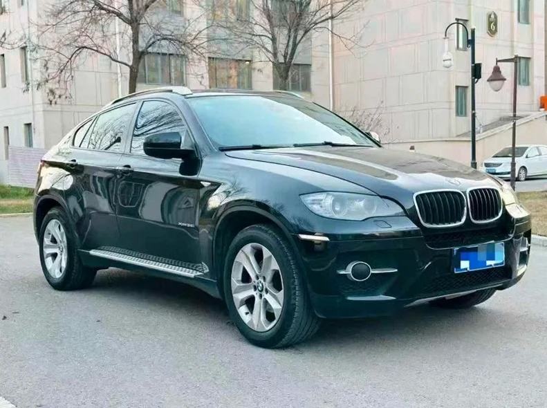 宝马X6 正面外观三