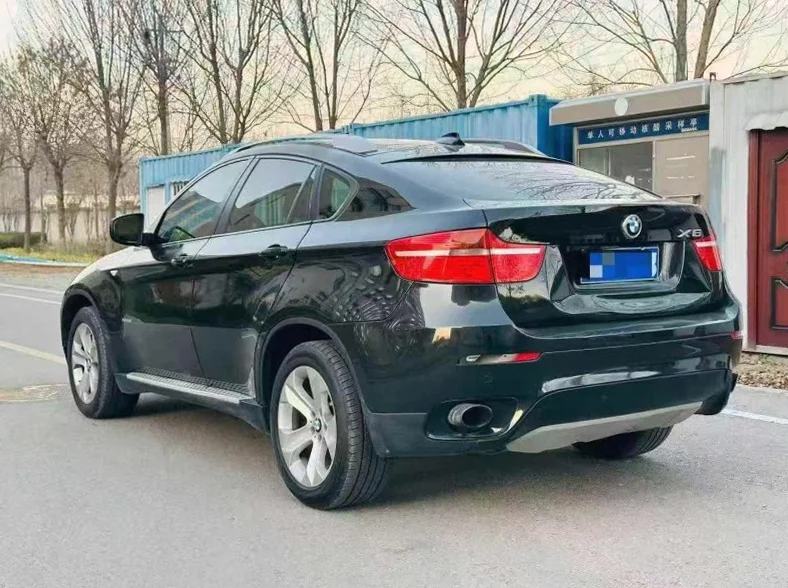 宝马X6 内饰后排