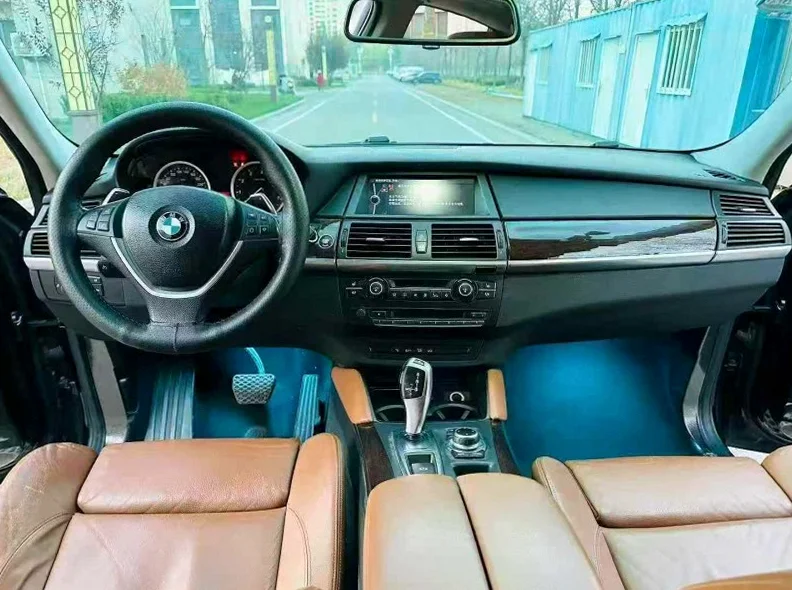 宝马X6 后面外观三