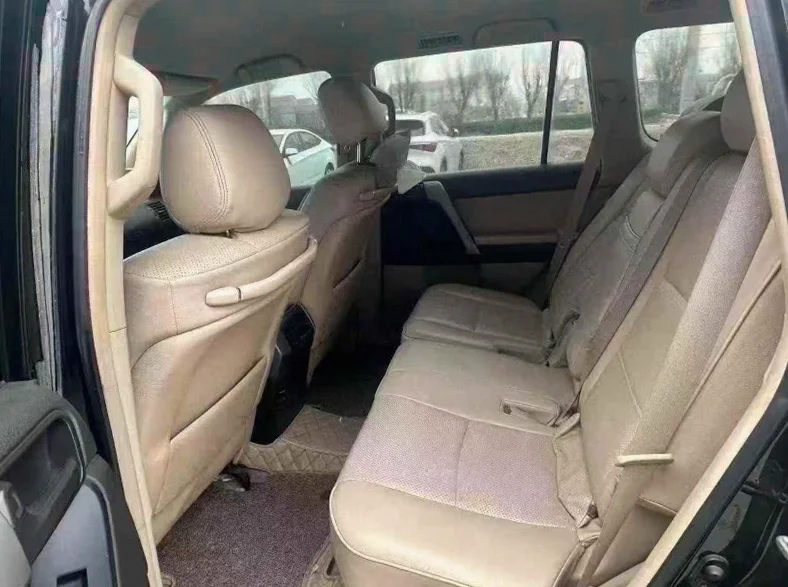 丰田普拉多 后面外观一