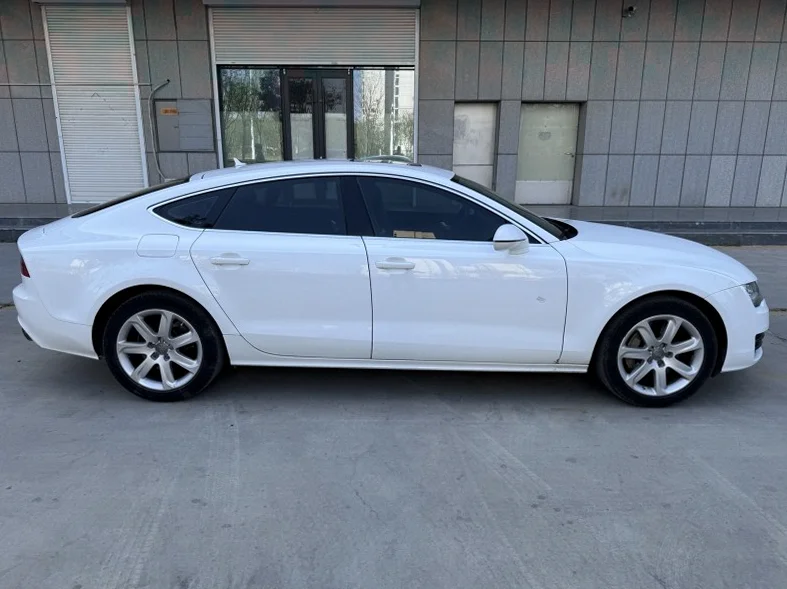 奥迪A7L 后面外观一