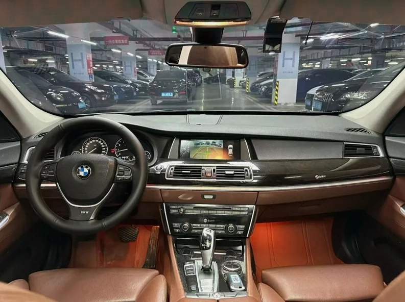 宝马3系 后面外观一