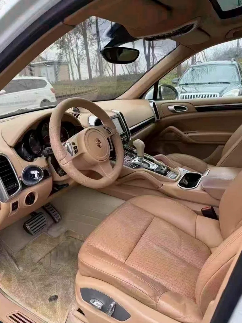 保时捷卡宴 后面外观一