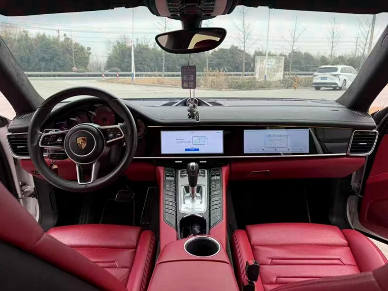 保时捷帕拉梅拉 后面外观二