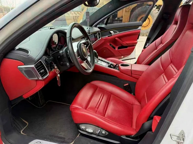 保时捷帕拉梅拉 后面外观一