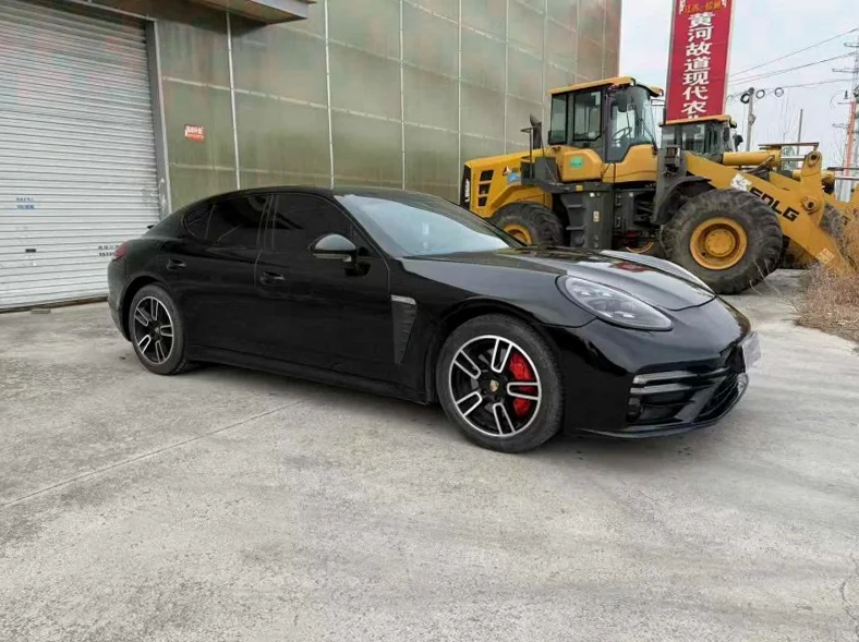 保时捷帕拉梅拉 正面外观三