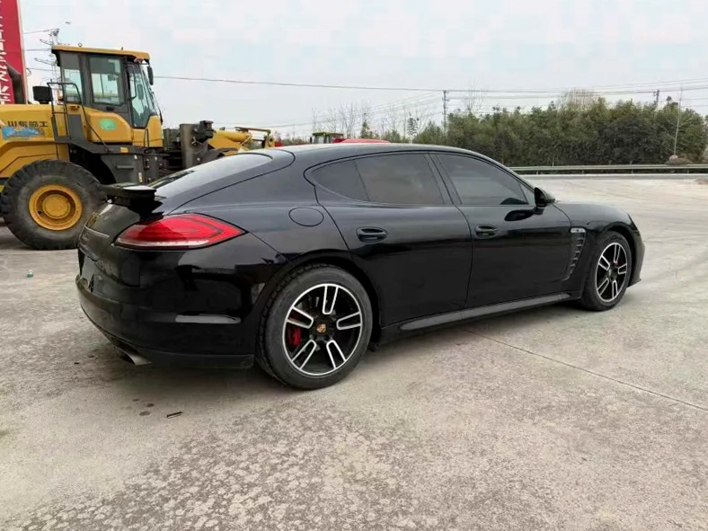 保时捷帕拉梅拉 内饰后排