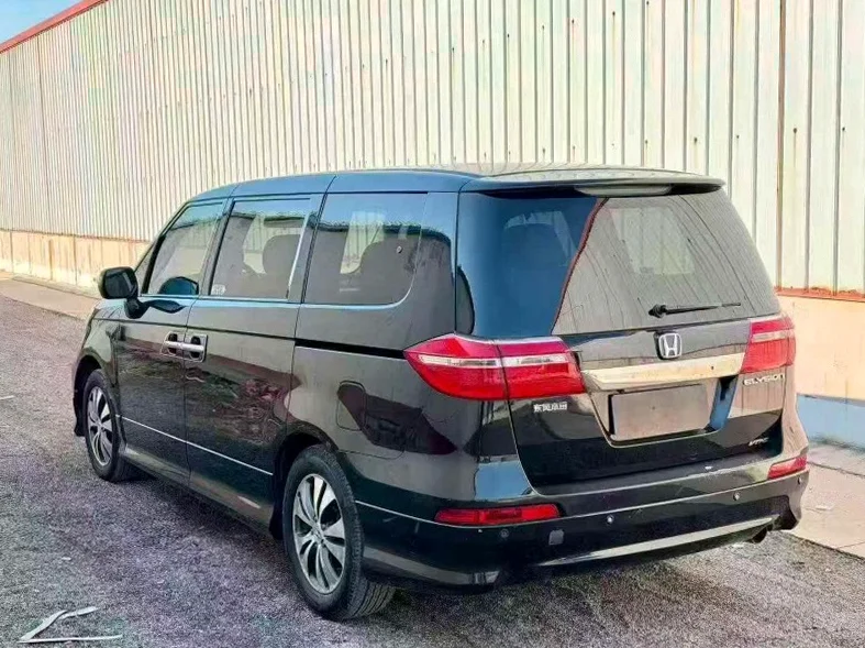 本田艾力绅 内饰前排