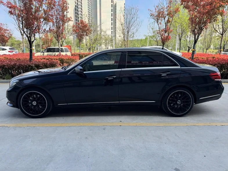 奔驰E 后面外观二