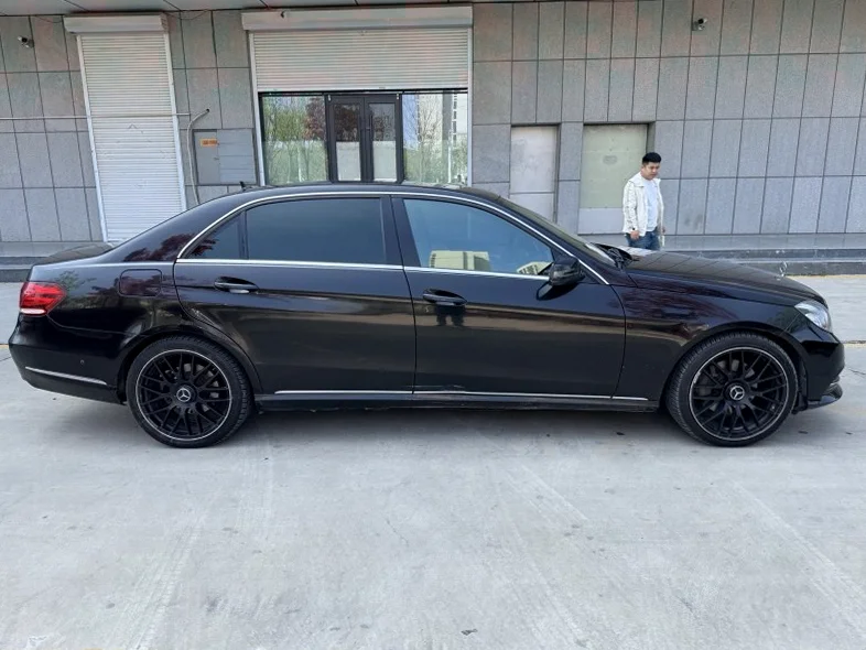 奔驰E 内饰前排