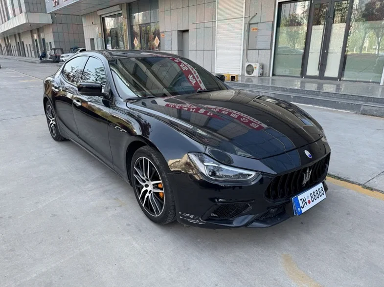 玛莎拉蒂Ghibli 正面外观三