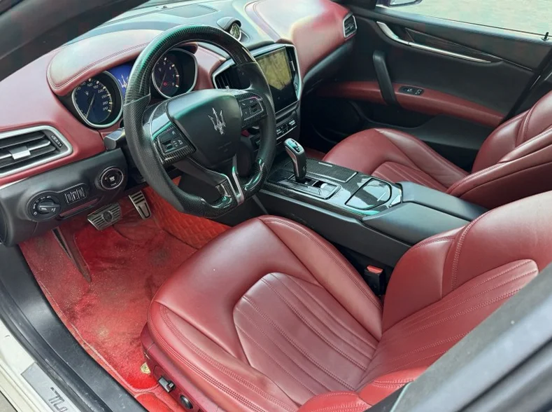 玛莎拉蒂Ghibli 驾驶室