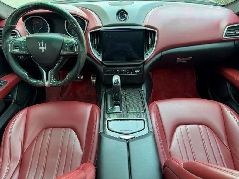 玛莎拉蒂Ghibli 内饰前排