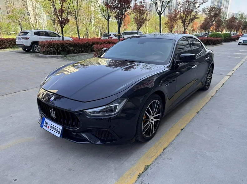 玛莎拉蒂Ghibli 正面外观二