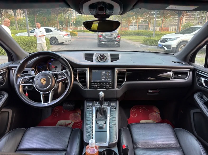 保时捷Macan 内饰前排